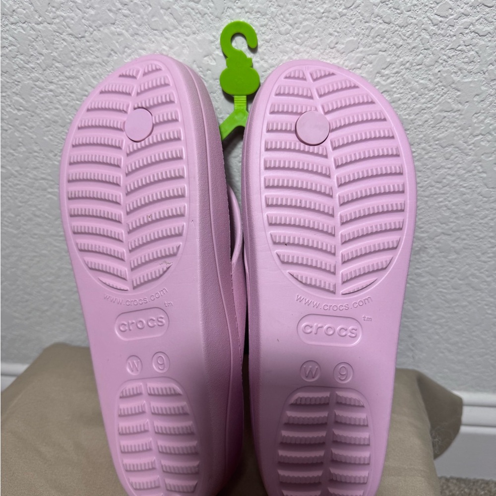 CROCS Women’s Baya Platform Ionic Comfort Flip Flops Size 9 Pink NWT - Picture 4 of 7